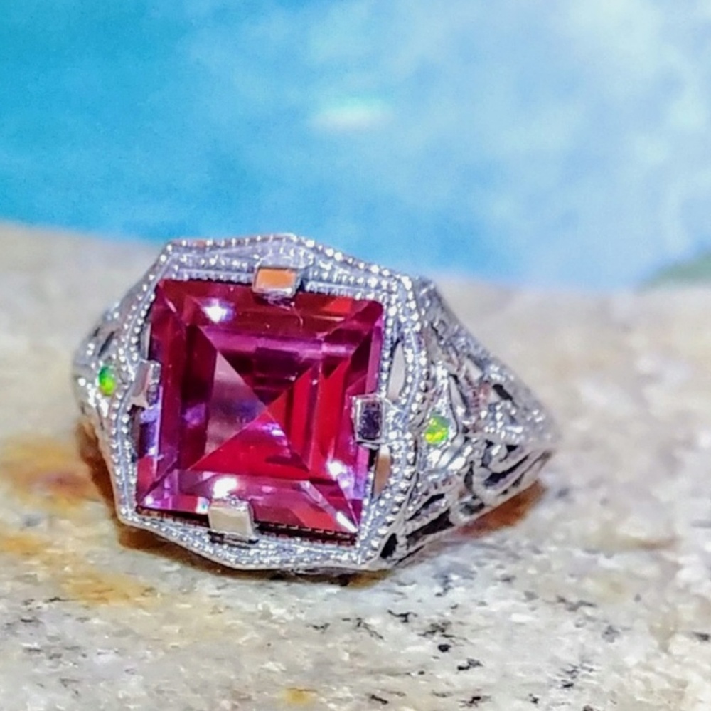 🆕🌺 Color Changing Alexandrite